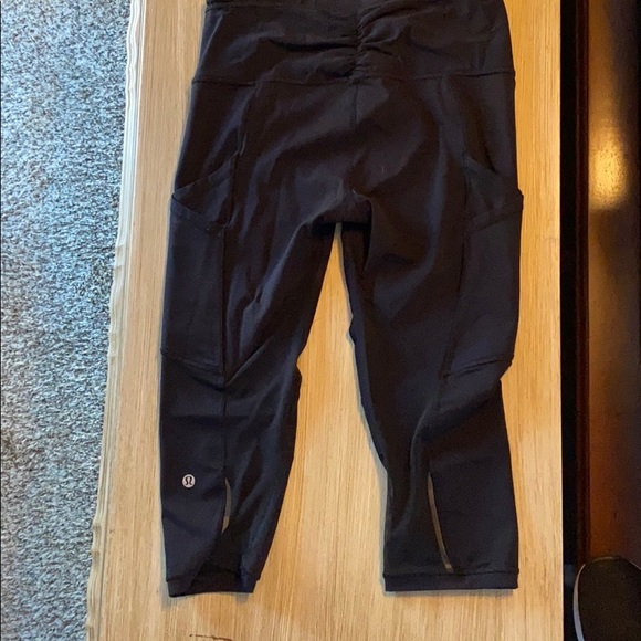 Lululemon crop yoga pants - Picture 1 of 3